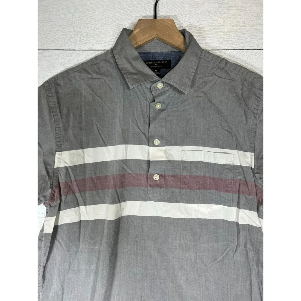 Banana Republic Medium Soft Wash Slim Fit Short Sleeve Gray White Red Polo